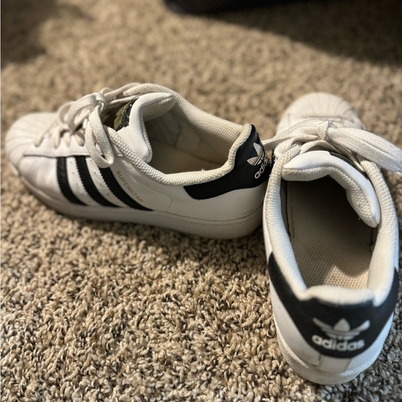 ADIDAS!!! In GREAT UC!!! Boys classics!!! - Picture 4 of 5